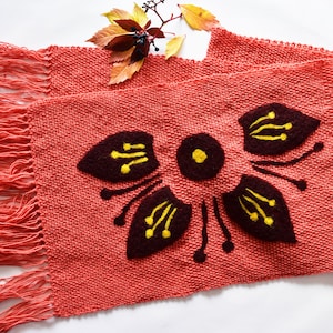 Bufanda tejida a mano, chal color coral, bufanda larga, bufanda mujer, moda señora, bufanda floral, bufanda de lana para damas