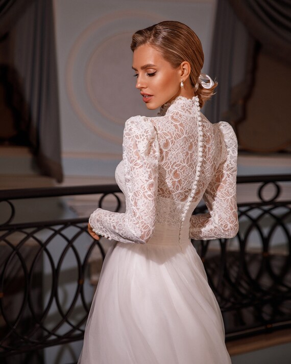 Chantilly Lace Wedding Dress 