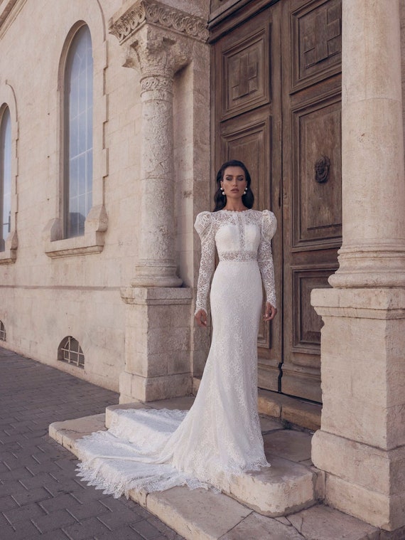 Mermaid style wedding dresses with long train top