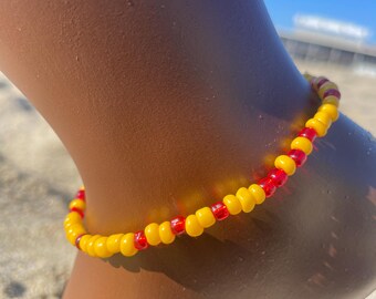 Beach anklet, summer anklet, yellow anklet, red anklet, summer looks, trendy jewelry, spring looks, summer trends, spring trends.