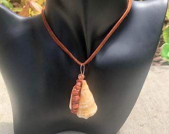 Goldstone seashell necklace. Beaded goldstone seashell necklace. Seashell gemstone necklace. Mermaid jewelry. Gemstone and seashell.