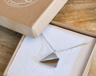 Collana con aeroplanino di carta in argento // regalo di anniversario // regalo di viaggio // regalo di viaggio // regalo aeroplanino di carta // argento sterling // rodio