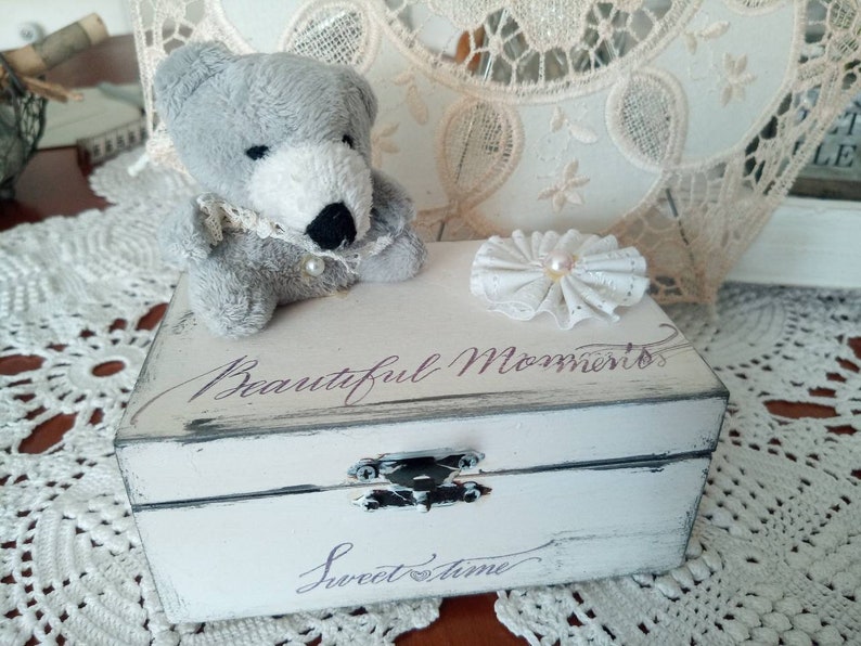 Kleine Holzkiste Holzschachtel mit Teddy Teddybär bauchnabelbärchen brocante shabby chic handgefertigt unikat Bild 1