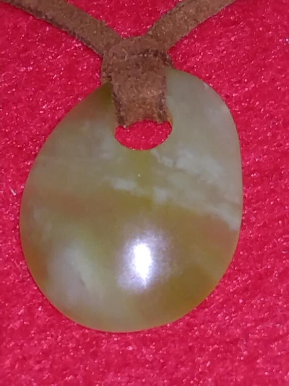 Green nephrite jade pendant necklace - image 4