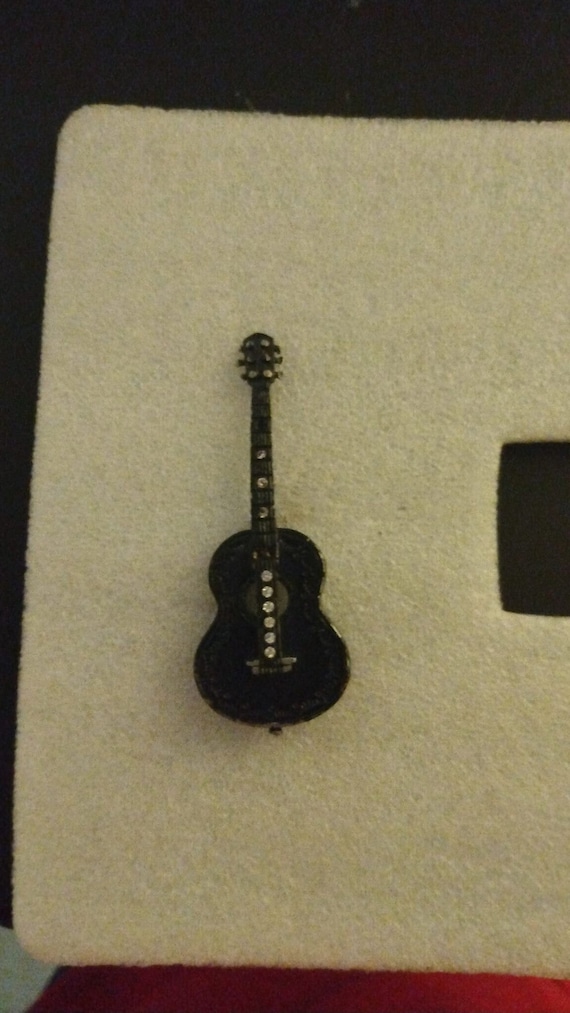 1986 JJ (Jonette Jewelry) black guitar brooch with