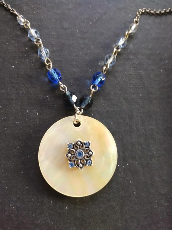 Mother of pearl circular pendant necklace