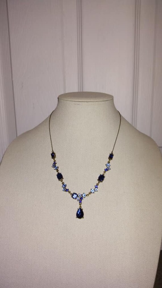 Avon "After Dark" blue and black necklace