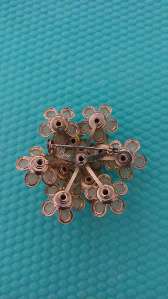 Coro geometric faux pearl flower brooch - image 3