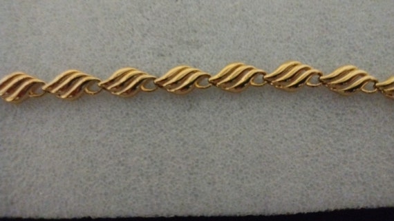 Napier gold-tone wavy chain necklace - image 2