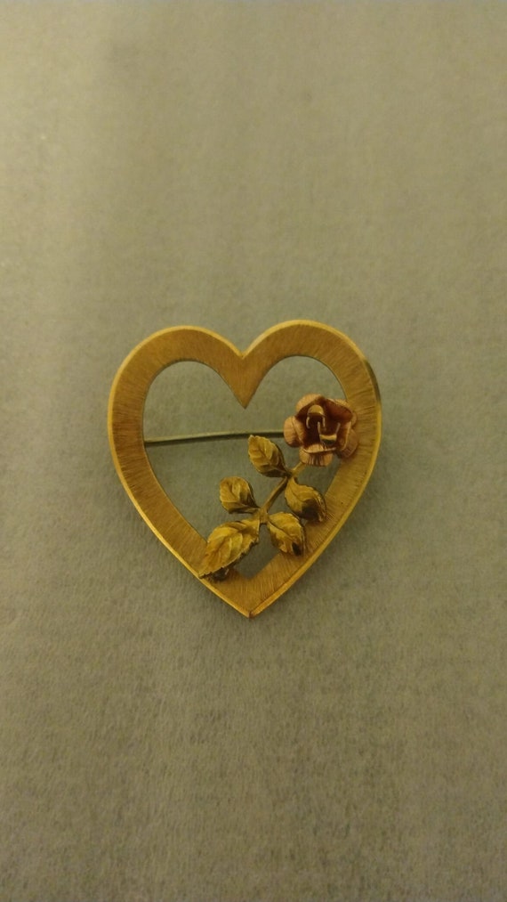 Krementz 1960s-era gold-tone rose in heart brooch