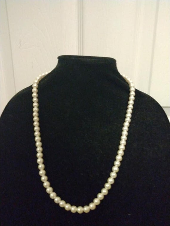 Sarah Coventry 1969 "First Lady" faux pearl neckla