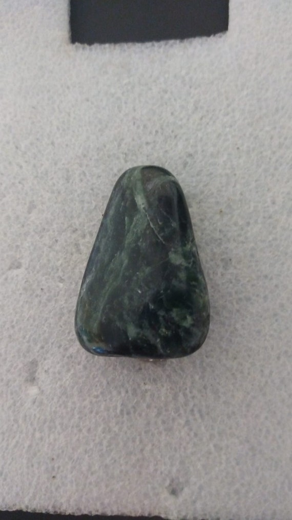 Dark green nephrite jade brooch