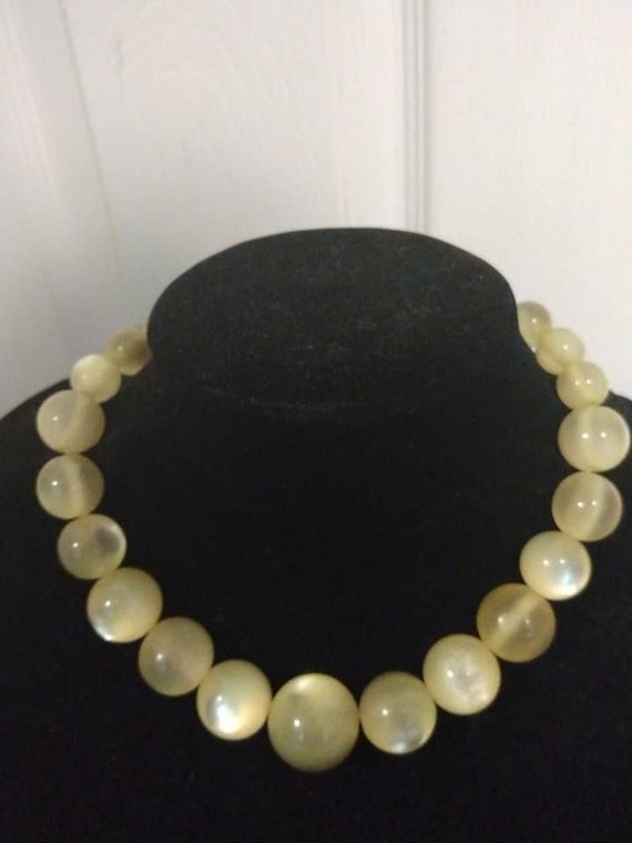 Graduated yellow lucite bead necklace - image 1