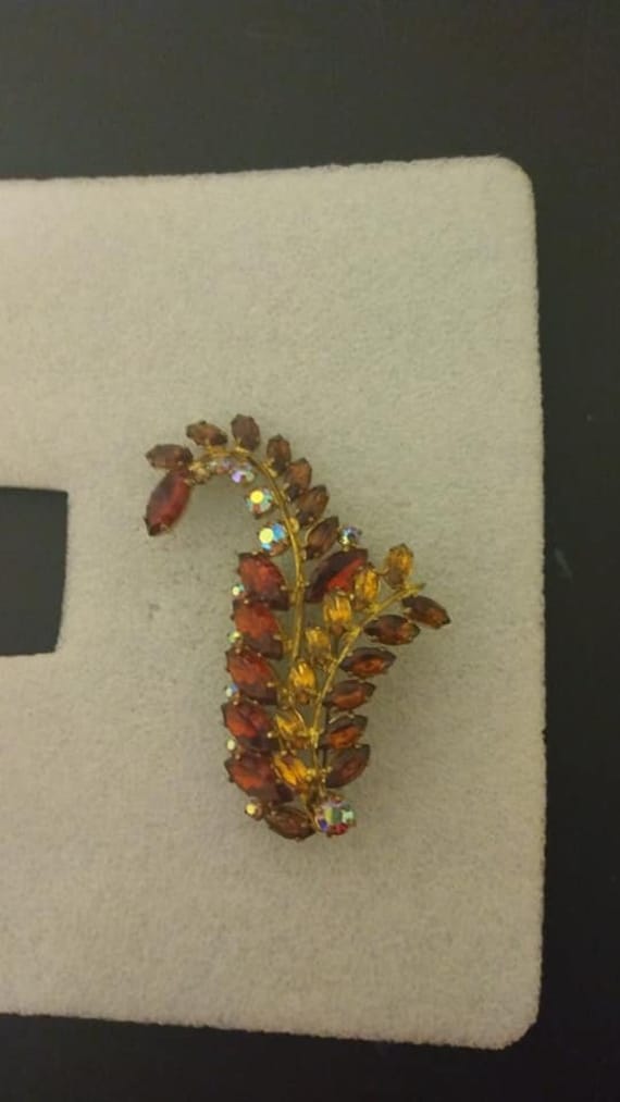 Golden brown rhinestone brooch