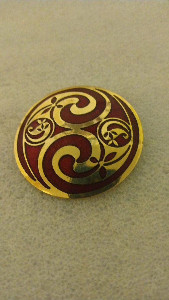 Celtic spiral red and gold tone brooch