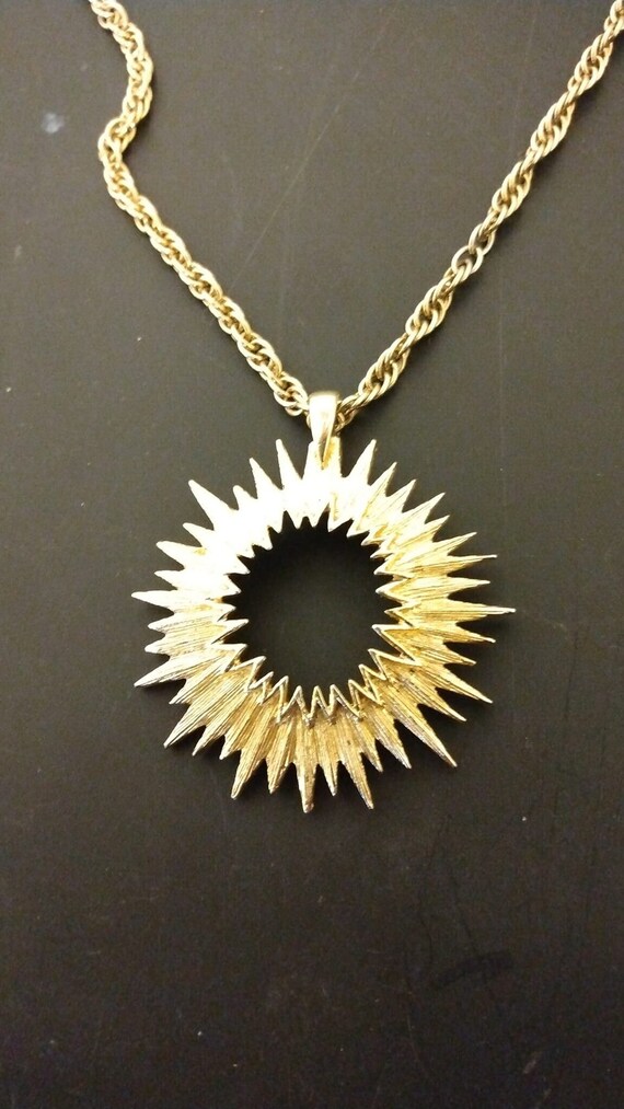 Sarah Coventry 1976 "Outer Space" gold-tone pendan