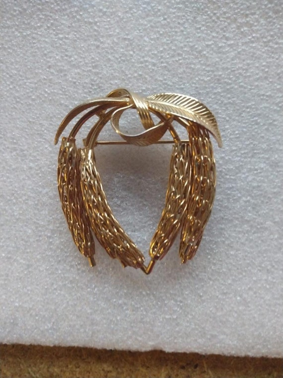 1960s-era Coro Corocraft gold tone wheat brooch - image 1