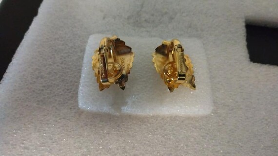 1960s-era Giovanni gold tone leaf clip-on earrings - image 2