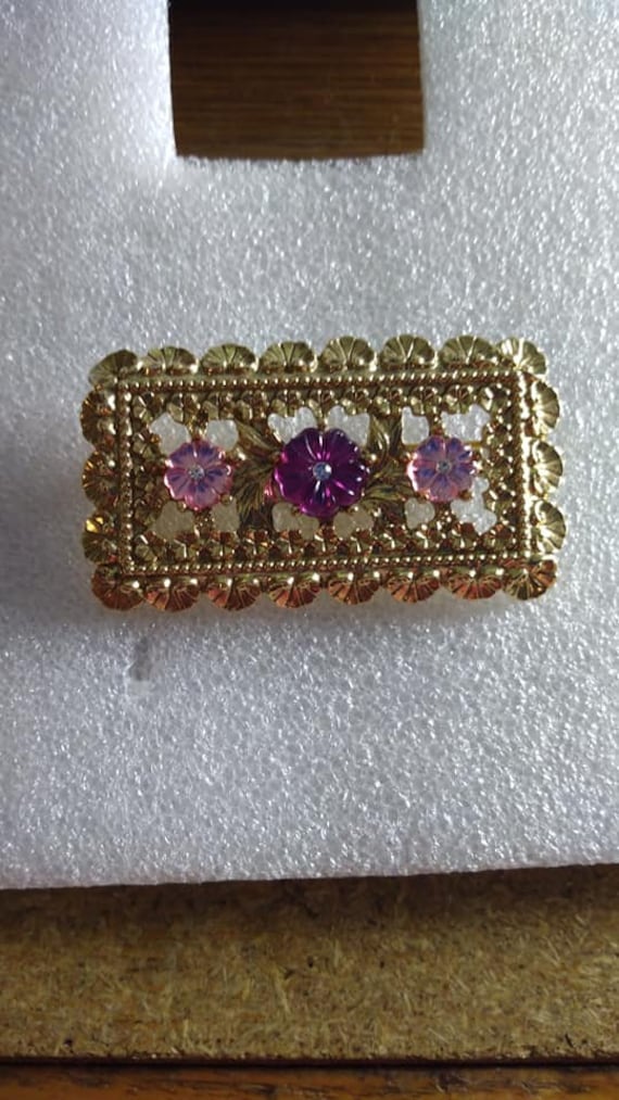1928 brand gold-tone purple and pink flower brooch