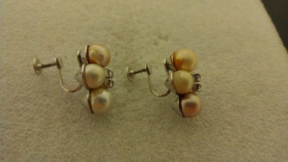 Coro faux pearl and rhinestone screw-back earrings - image 5