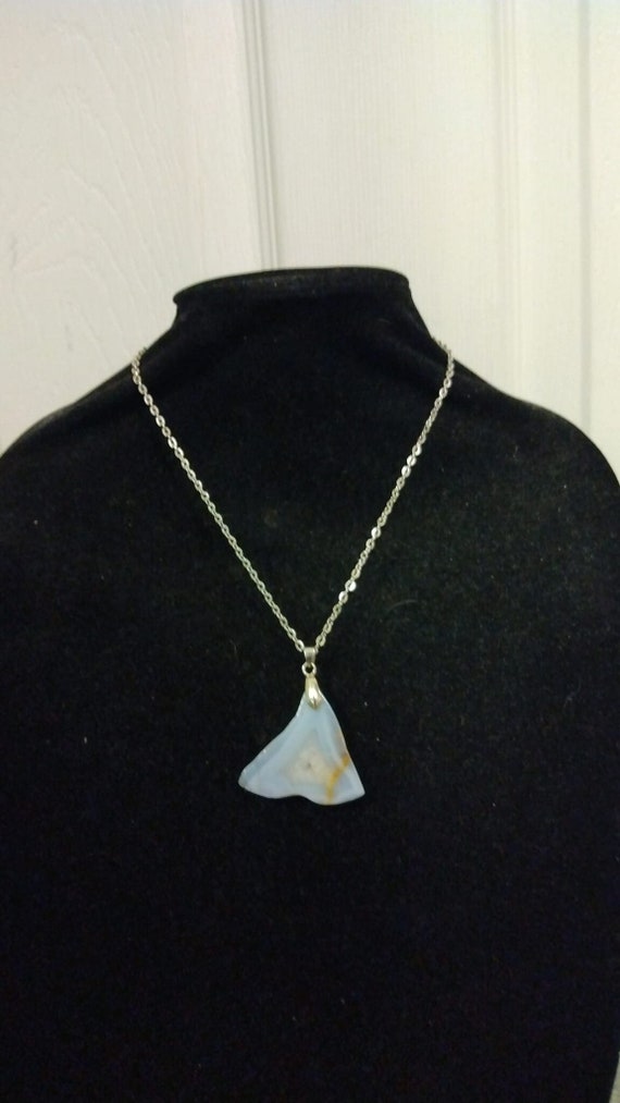 Blue agate pendant necklace