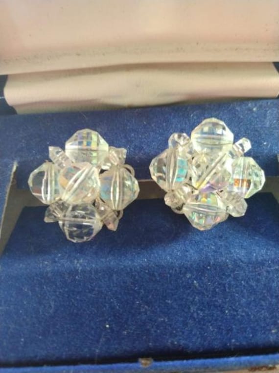 1950s-era Laguna Aurora Borealis crystal bead clip