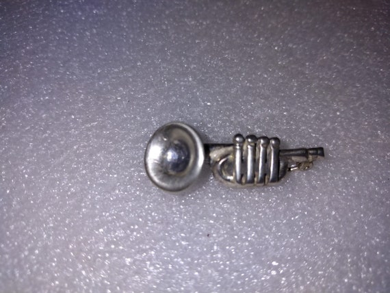 Sterling silver trumpet brooch - image 1