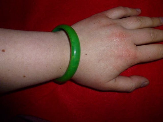 Bright green bakelite bangle - image 2