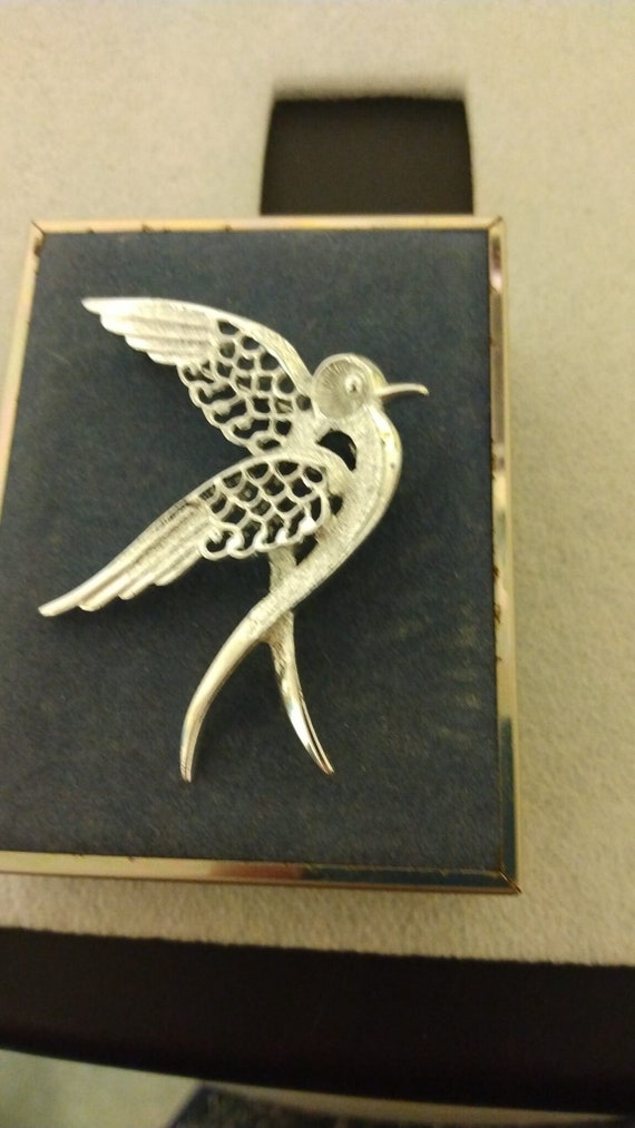 Sarah Coventry 1971 "Peace Dove" silver tone bird 