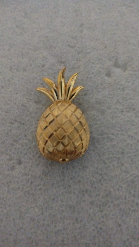 Small Crown Trifari gold-tone pineapple pin