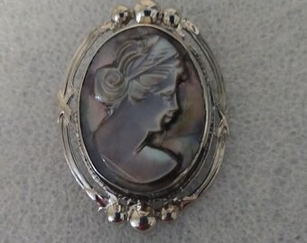 Dixelle sterling silver mother-of-pearl cameo brooch