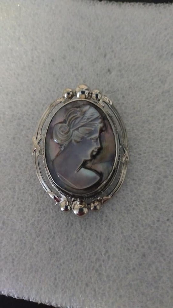 Dixelle sterling silver mother-of-pearl cameo broo