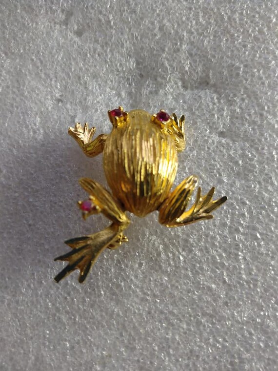 Capri gold tone frog brooch