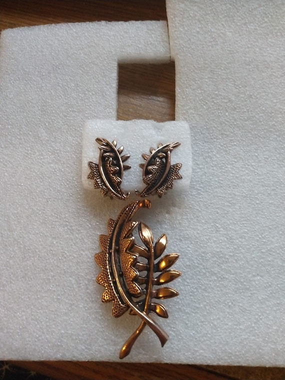 Star brand (Staret)  leaf brooch and clip-on earri