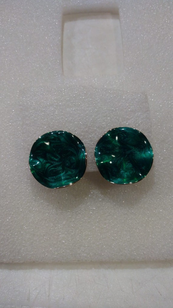 Avon 1985 dark green "Pearlized Ruffle" enamel cli