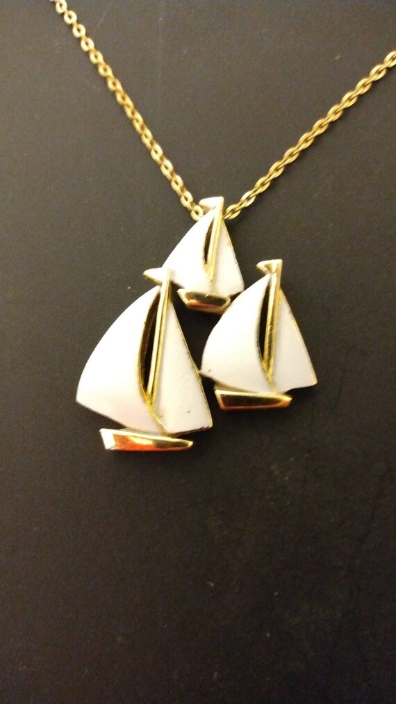 Crown Trifari three sailboats pendant necklace