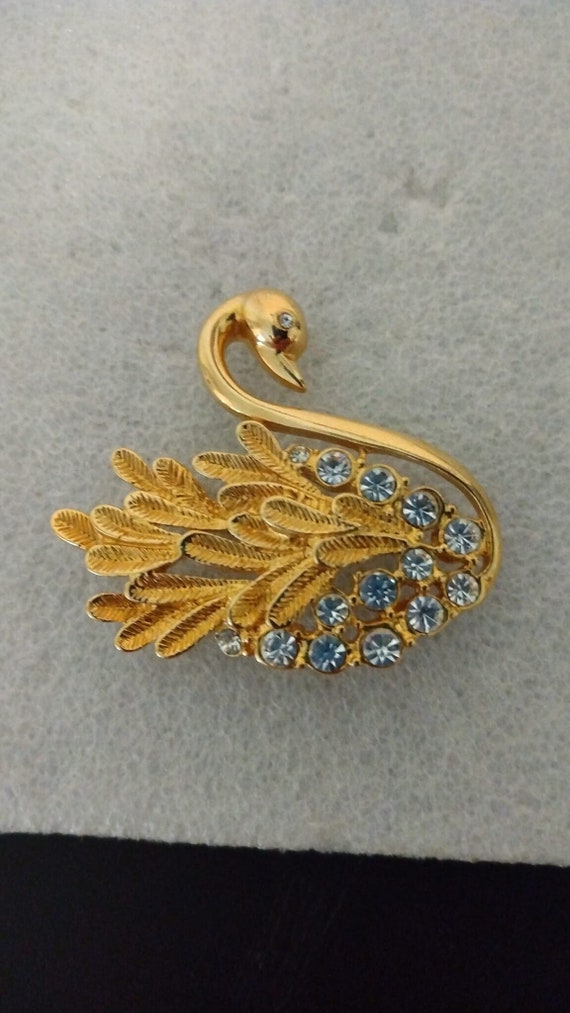 1980s-era gold-tone swan brooch with clear rhinest