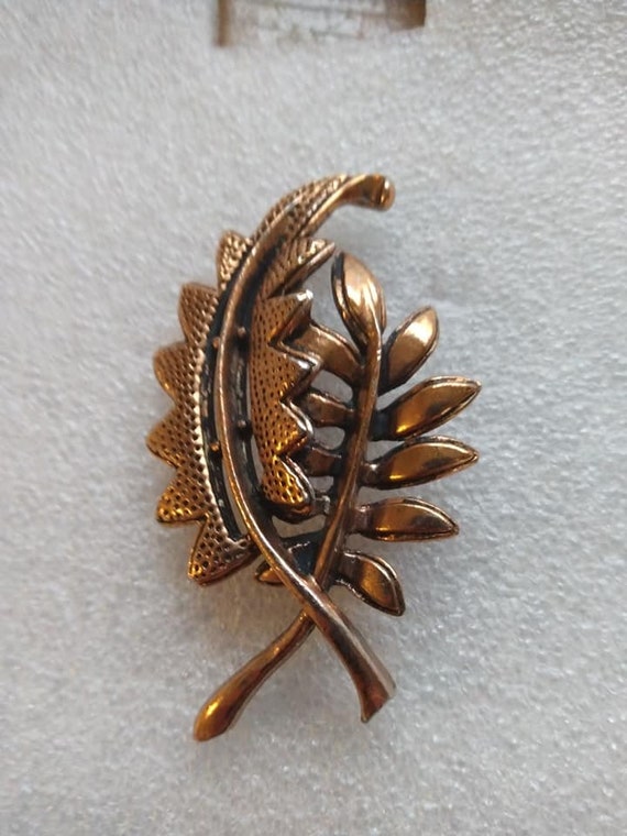 Star brand (Staret)  leaf brooch and clip-on earr… - image 2