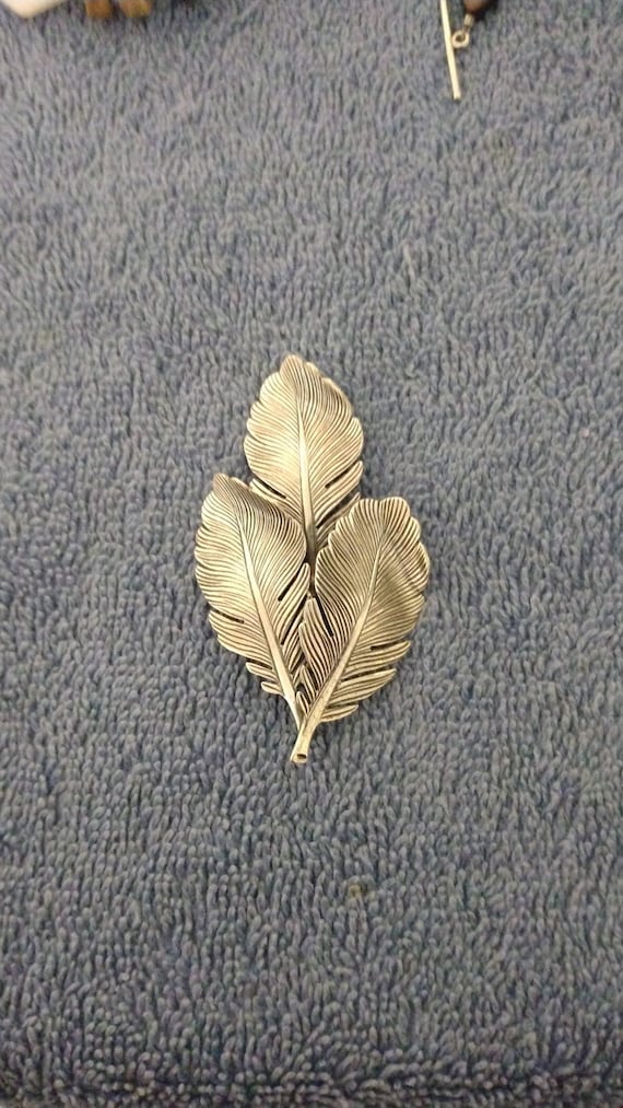 Beau Sterling silver three-leaf brooch - image 1