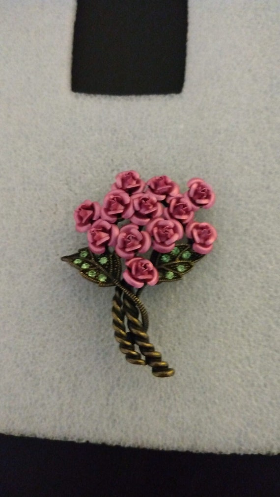 Avon NR dozen pink roses brooch