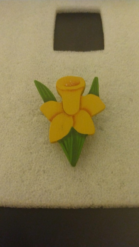 Hand-painted wooden daffodil brooch