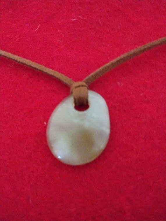 Green nephrite jade pendant necklace - image 2
