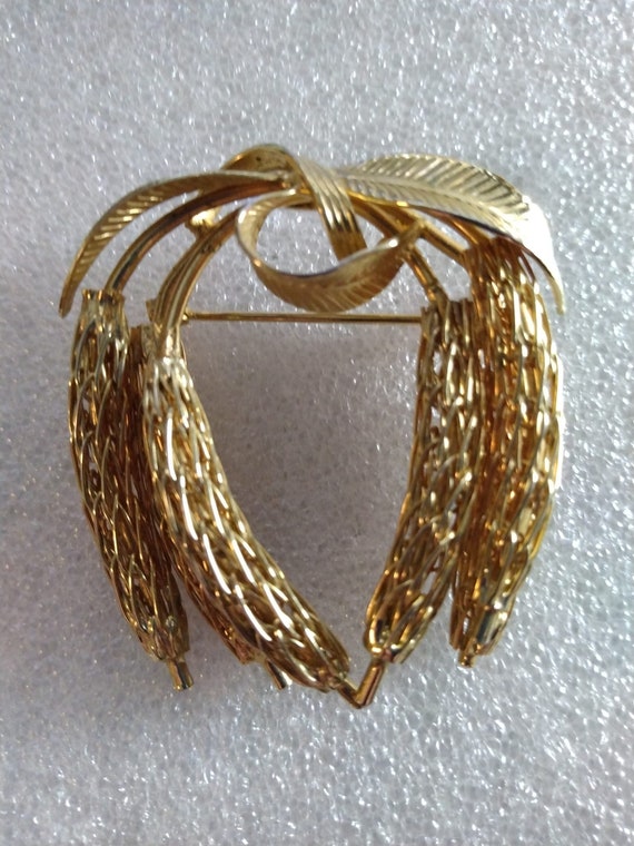 1960s-era Coro Corocraft gold tone wheat brooch - image 2