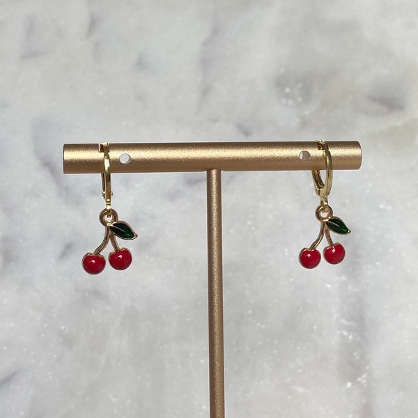 Cherry Oorbellen, Gold Cherry Oorbellen, Huggie Oorbellen, Fruit Oorbellen, Minimaal, Sierlijk, 18k Verguld, Cadeau voor haar, Cadeau voor haar