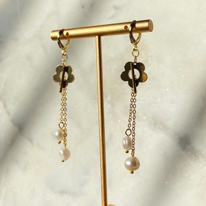 Gold Flower Pearl Huggie Dangle Earrings, 2 in 1 Toggle Earrings, Flower Earrings, Pearl Earrings, Dainty, 18k Gold Plated, Gift for her