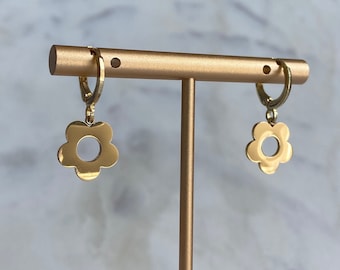 Gold Flower Huggie Earrings | Huggie Earrings | Flower Earrings | Minimal | Dainty | Classy | 18k Gold Plated | Gift for her