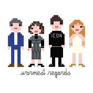 Può includere: Quattro figure in pixel art, due uomini, una donna con i capelli corti e una donna con i capelli lunghi. L'uomo a sinistra indossa un abito blu con una cravatta rossa. La donna al centro indossa un vestito grigio. L'uomo al centro indossa una maglietta nera con la scritta "ICON" stampata. La donna a destra indossa un vestito bianco. Il testo "warmest regards" è stampato sotto le figure.
