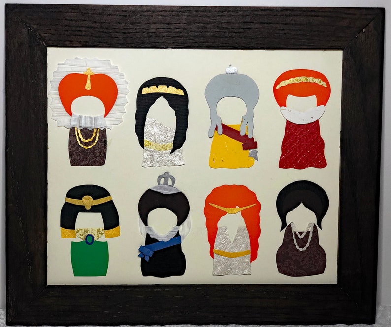 Peut inclure: Un collage encadr&eacute; de huit d&eacute;coupes en papier de femmes portant des couronnes et des v&ecirc;tements de diff&eacute;rentes couleurs. Les femmes portent toutes des couronnes de styles diff&eacute;rents et ont des coiffures diff&eacute;rentes. L'arri&egrave;re-plan est un passe-partout blanc.