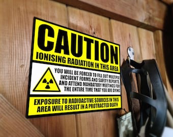 Panneau d'avertissement drôle en métal contre les rayonnements ionisants - 8 x 6
