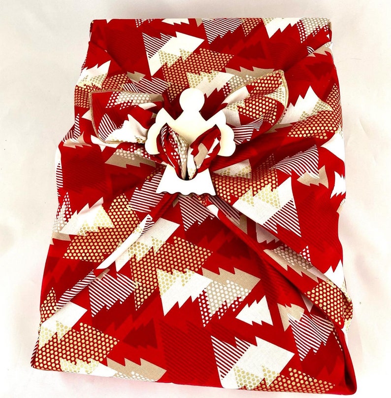 Geschenktuch Furoshiki Weihnachten rot mit Tannenbäumen Bild 2